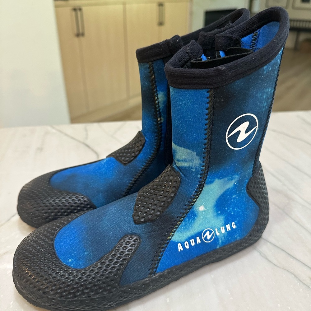 5mm Aqua Lung dive boots (used once)